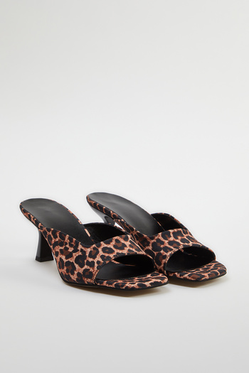 TRENDYOL SHOES Hnědé dámské pantofle na podpatku s leopardím vzorem Takss24To00019
