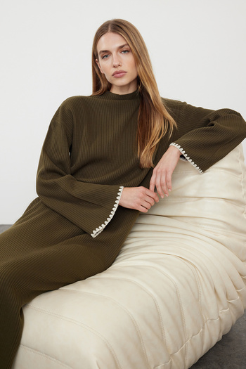 Trendyol Modest Μακρύ πλεκτό φόρεμα με λεπτομέρεια χακί ραφής TCTAW25EB00001