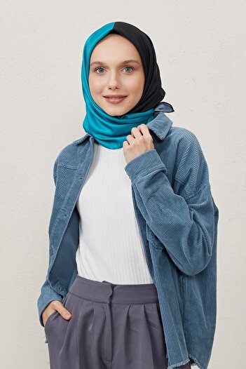 Qef Black and Leaf Colored Scarf