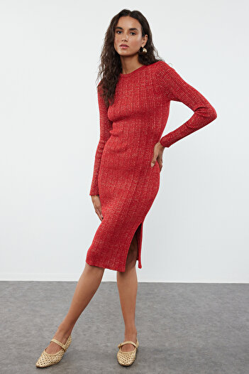Kolekcia Trendyol Glitter Claret Red Midi Pletené šaty - TWOAW24EL00047