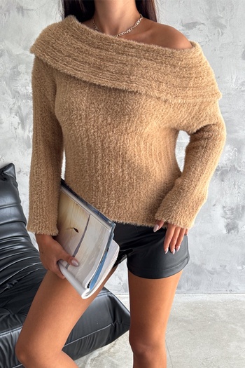 FEMELLE Brown Madonna Collar Bearded Knitwear Women's Sweater - Standard Size