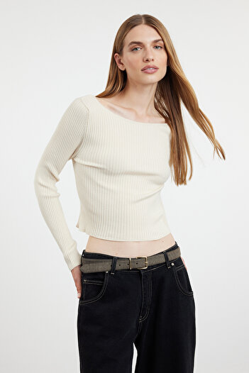 Trendyol Collection Premium Ecru Crop Knitwear Sweater - Special Yarn TWOAW25KZ00096