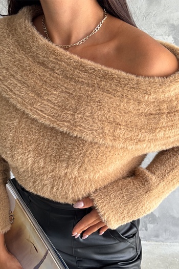 FEMELLE Brown Madonna Collar Bearded Knitwear Women's Sweater - Standard Size