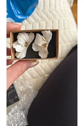 CREATİVESHOP Floral Concept White Half Daisy Earrings