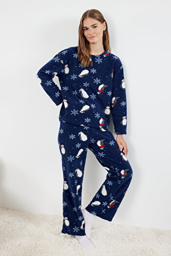 Trendyol Collection Navy Penguin/Winter vzorovaný fleece Zimní pletená sada pyžama Thmaw25Pt00060