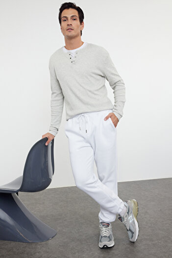 Trendyol Collection Λευκό Unisex Fleece/Ζεστό Φούτερ - Ελαστικό πόδι, Κανονική εφαρμογή TMNAW22EA0346