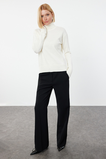Trendyol Collection Ecru Wool Wide Fit Turtleneck Sweater Twoaw25Kz00026