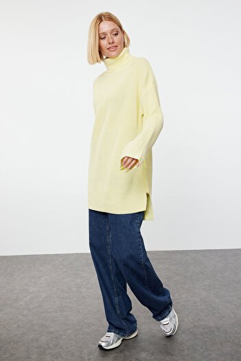 Trendyol Collection Turtleneck Light Yellow Knitwear Sweater - Wide Fit Twoaw25Kz00131