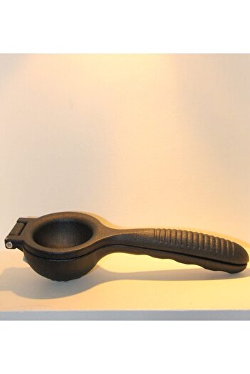 Chefstar Practical Luxury Aluminum Lemon Squeezer with Black Color - Tangerine Juicing Tool with Closure