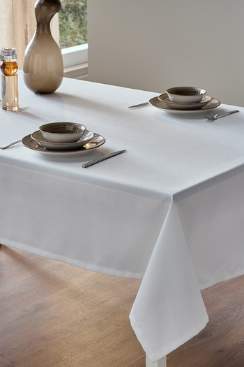 Doqu Home Grade Tablecloth 140x240cm - White