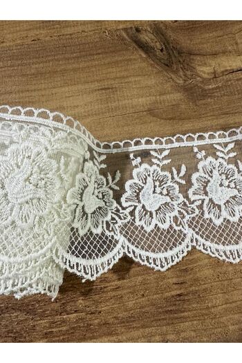 efem gipür Lily Model Mat Embroidered 9 Mt
