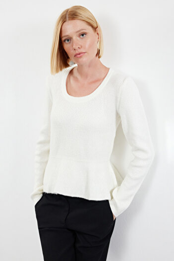 Trendyol Collection Soft Textured Ecru Knitwear Sweater - Twoaw25Kz00027