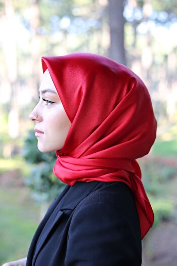 Akel Plain Crystal Hijab Scarf Size 95 x 95 cm