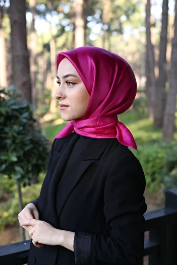 Akel Plain Crystal Hijab Scarf Size 95 x 95 cm