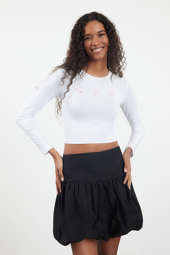 Trendyol Collection Λευκή πλεκτή μπλούζα Crop - Λεπτομέρεια φιόγκου, κοντή λεπτή εφαρμογή TWOAW25BZ00150