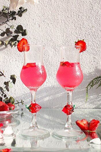ADAMODART Çilek Figürlü Ayaklı Kahve Yanı Su Bardağı 2'li Set