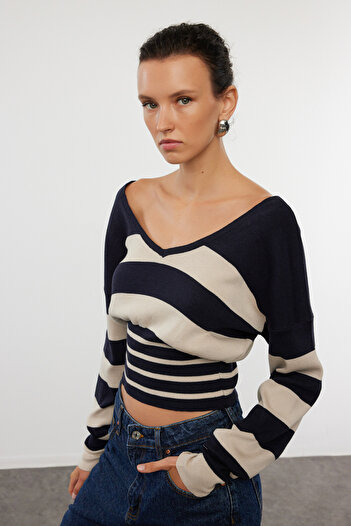 Trendyol Collection Pulover de tricotaj cu dungi albastru bleumarin premium - TWOAW25KZ00018