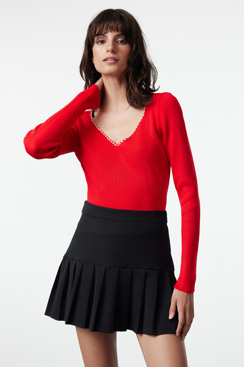 Trendyol Collection V-Neck Red Knitwear Sweater - Pearl Detailed TWOAW24KZ00664