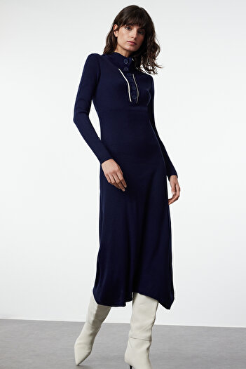Trendyol Collection Sötétkék Midi csíkos kötött ruha - Piping részlet TWOAW25EL00007