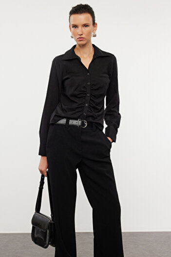 Trendyol Collection Černá tkaná košile Slim Fit – shromážděná, TWOSS23GO00177