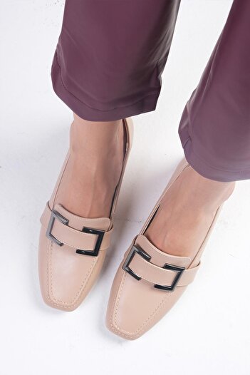 Mio Gusto Betty Nude Colored Buckle Accessory Blunt Toe Women's Short Heeled Shoes