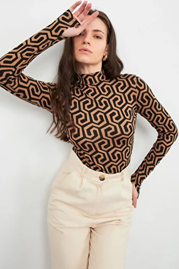 Bipantolon Women's Camel Round Geometry Patterned Finger Detailed Body