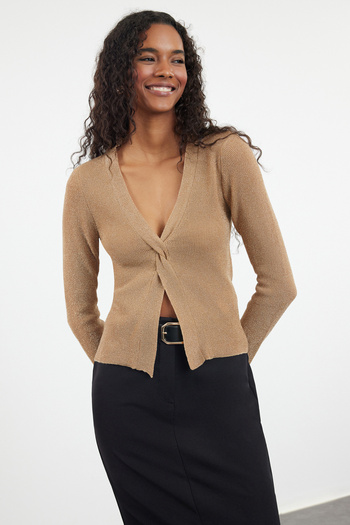 Trendyol Collection Блестящ камилски трикотажен пуловер - цепка с детайли TWOAW24KZ00660