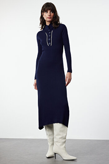 Trendyol Collection Sötétkék Midi csíkos kötött ruha - Piping részlet TWOAW25EL00007