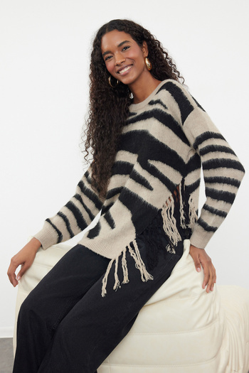 Trendyol Collection Zebra-gemusterter Nerz-Strickpullover – weich strukturiert TWOAW25KZ00178