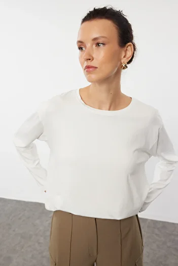Trendyol Collection Ecru Oversize/Wide Fit Long Sleeve Knitted T-Shirt Twoaw25Ts00010
