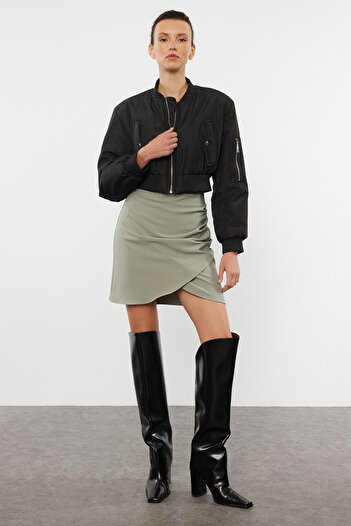 Trendyol Collection Kétsoros khaki mini szoknya – részletes, szőtt, TWOAW20ET0094