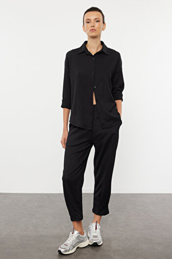 Trendyol Collection Comfortable Molded Black Knitted Set - Buttoned, Textured TWOAW25AU00100