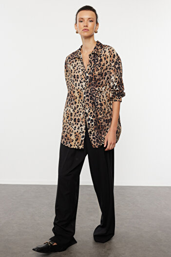 Trendyol Collection Hnědá košile Wide Fit s leopardím vzorem - TWOAW25GO00050