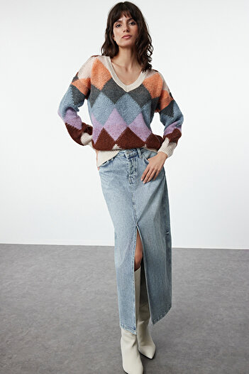 Trendyol Collection Color Blocked Wide Fit V-Neck Knitwear Sweater - Stone Soft Texture Twoaw25Kz00262
