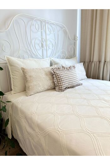 Decamor home Double Embroidered Ecru Bedspread - Pique Set