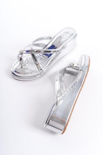 Modabuymus Παντόφλες One Finger Light Wedge - Tarp Silver Patent Leather Stone