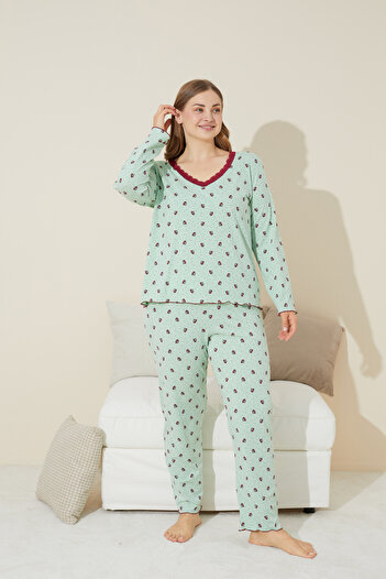 Siyah İnci yeşil çiçek desenli Pamuklu Curve Büyük Beden Battal Boy Örme Pijama Takım 24240624