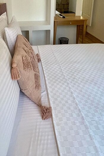 Tekstil Home Luxury Checkerboard Patterned White Cotton Double Bedspread - Multipurpose