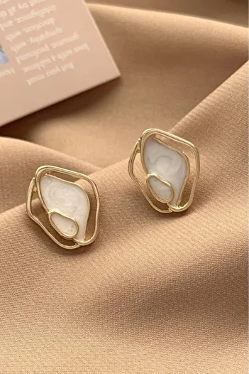 KYOLA DESİGN Pearlescent Asymmetric Earrings