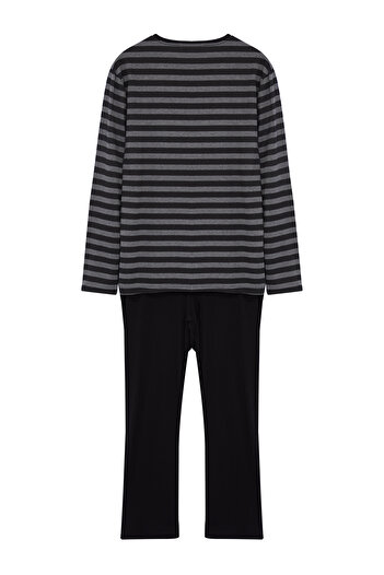 Trendyol Collection Černá pruhovaná sada pleteného pyžama Regular Fit TMNAW25PT00026
