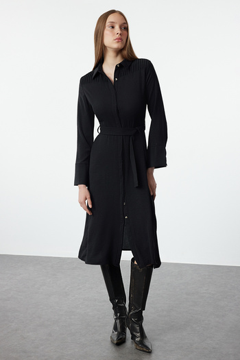 Trendyol Collection Φόρεμα με μαύρο υφαντό πουκάμισο με κουμπιά TWOAW24EL00359