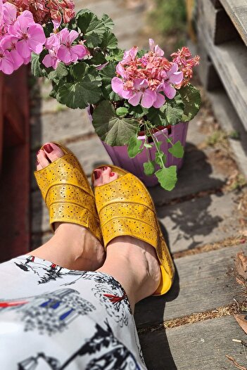 İNZE AYAKKABI Fountain - Yellow Laser Genuine Leather Slippers