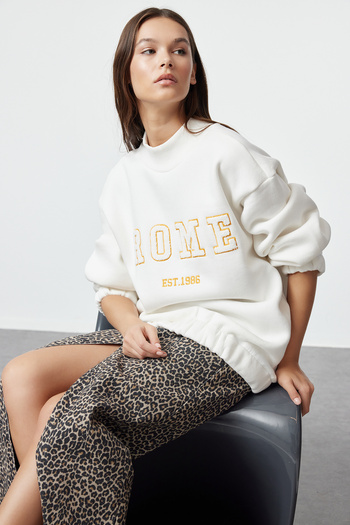 Trendyol Collection Ecru Color Oversize Knitted Sweatshirt - Embroidery Detail, TWOAW25SW00032