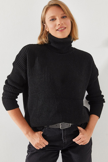Bianco Lucci Thessaloniki Women's Sweater - 20247508 Model