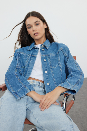 Trendyol Collection Džínová bunda modrá s detailem prošívání - TWOAW25CE00016
