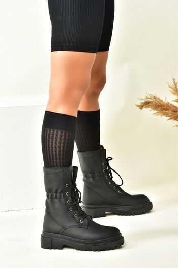Fox Shoes Černé dámské boty se silnou podrážkou N973388909
