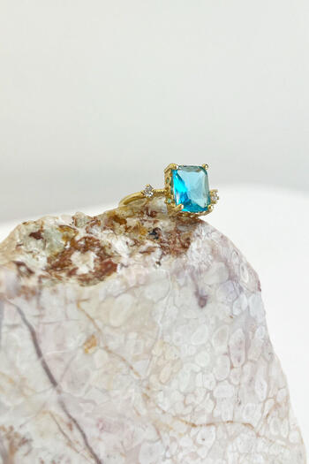 Manuka Light Yellow Vintage Blue Baguette Ring