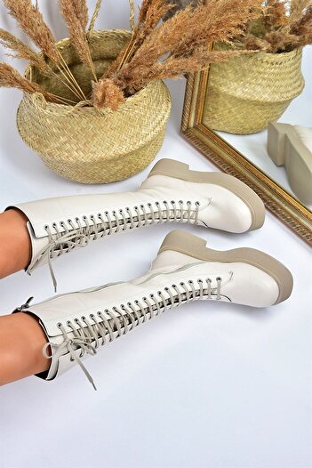 Fox Shoes Bézs fűzős alkalmi női csizma L610130909
