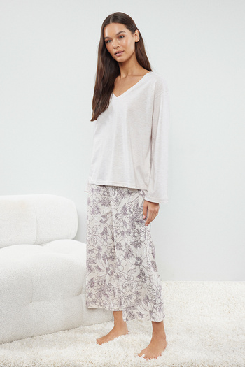 Trendyol Collection Beige Floral Capri Knitted Pajamas Set Thmaw25Pt00106