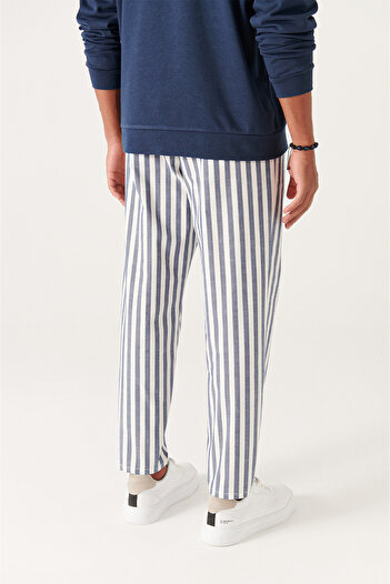 Avva Erkek Beyaz-lacivert Geniş Çizgili Relaxed Fit Pantolon A21y3014